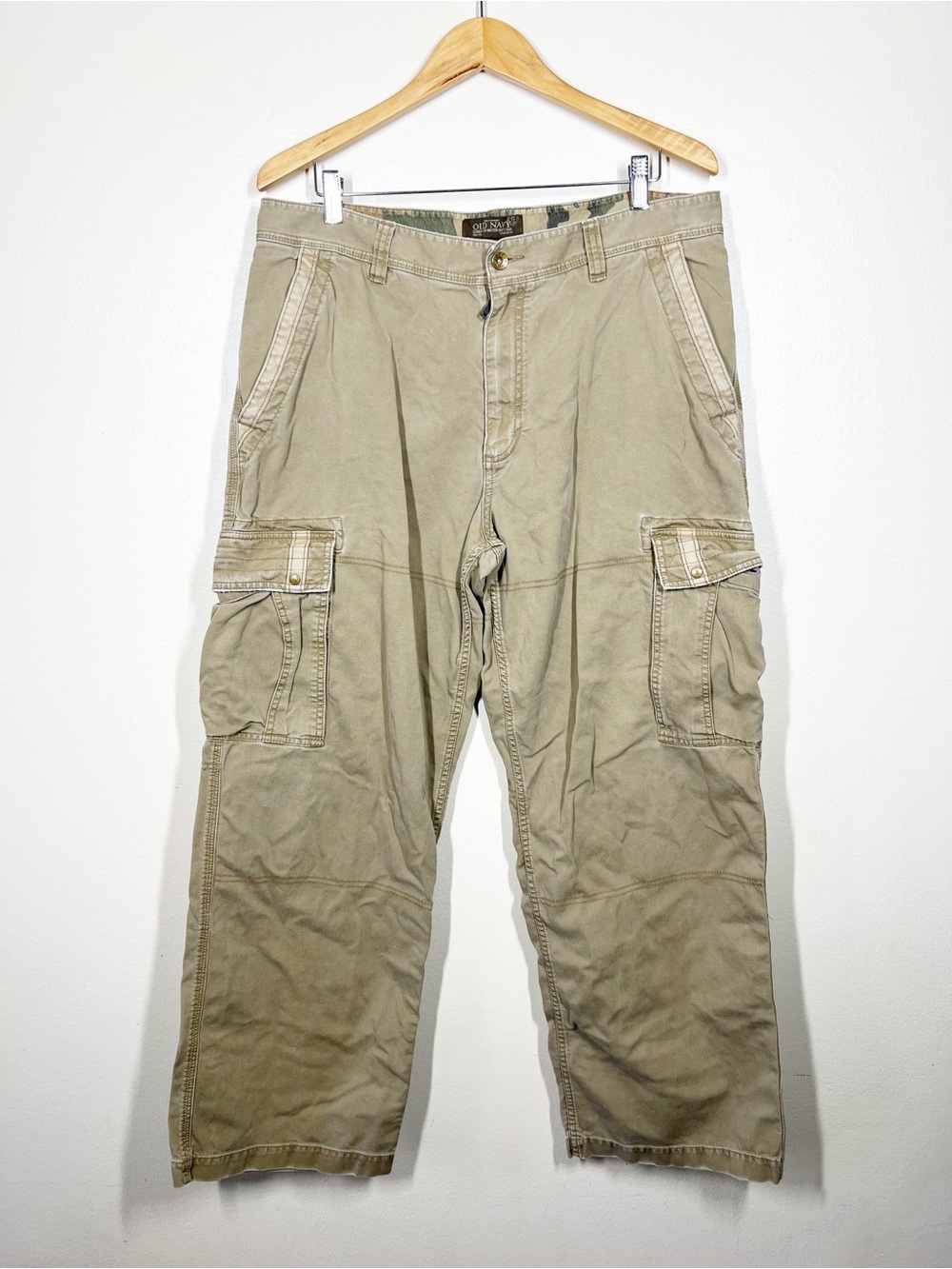 Old Navy Men's Y2K Khaki Cargo Pants Classic Utility Style Size 36x32 Cotton
